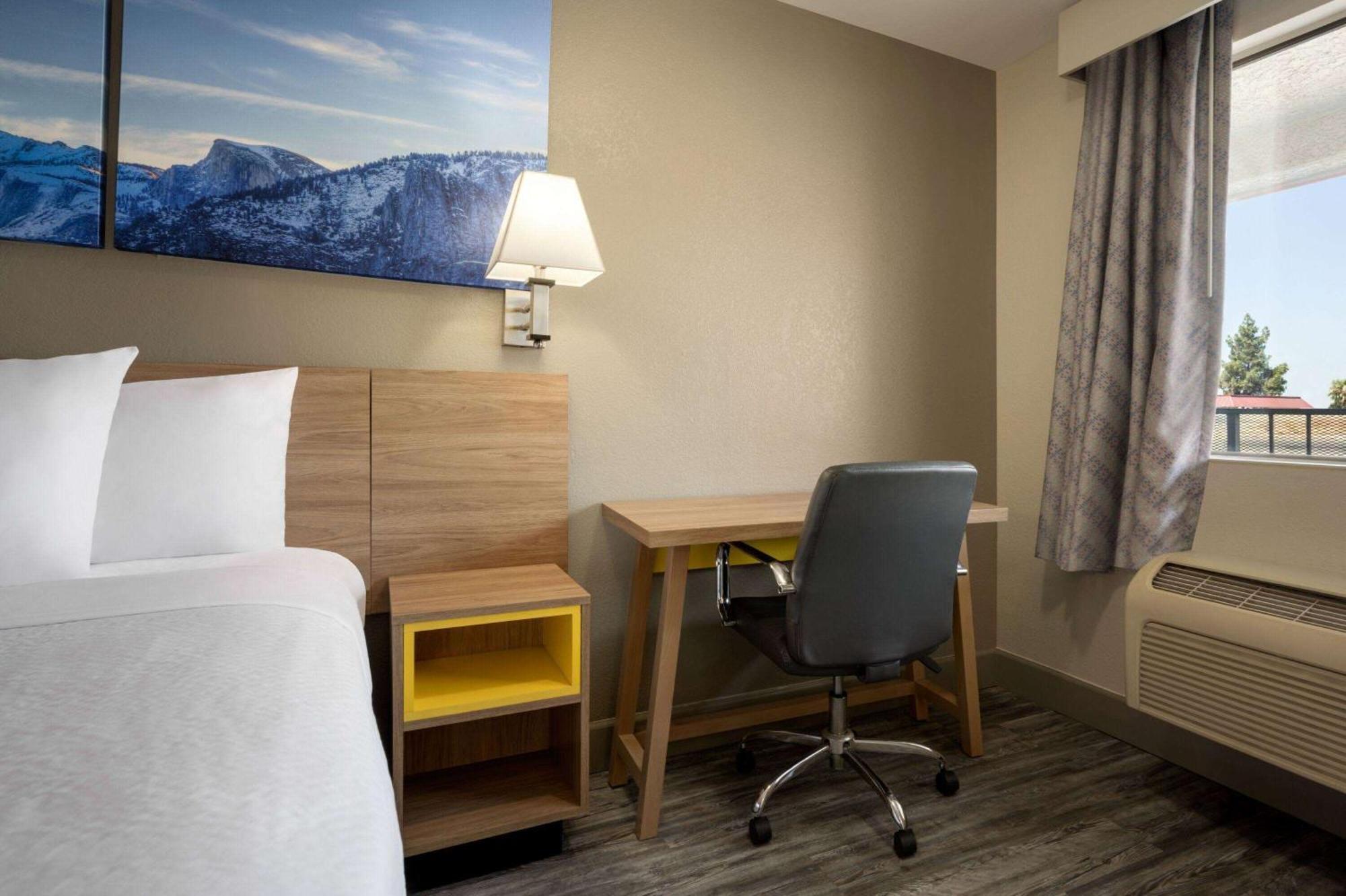 Days Inn By Wyndham Fresno South Εξωτερικό φωτογραφία